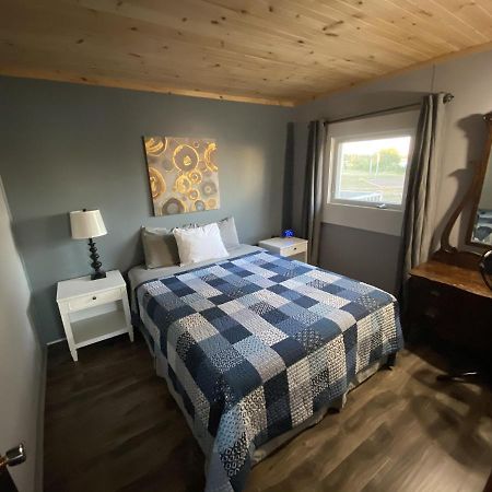 The Pines Motel And Cottages Rustico Bagian luar foto