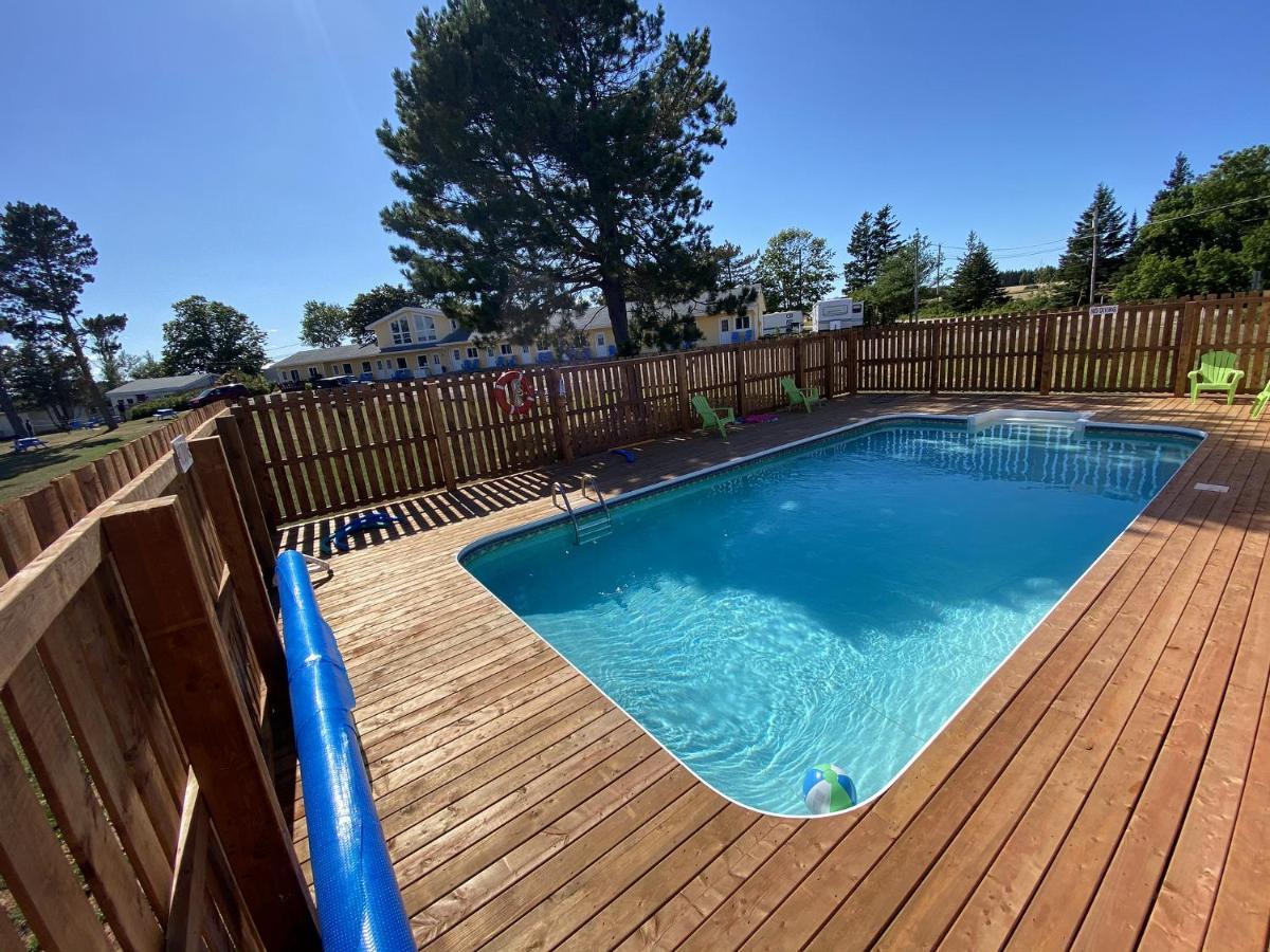 The Pines Motel And Cottages Rustico Bagian luar foto