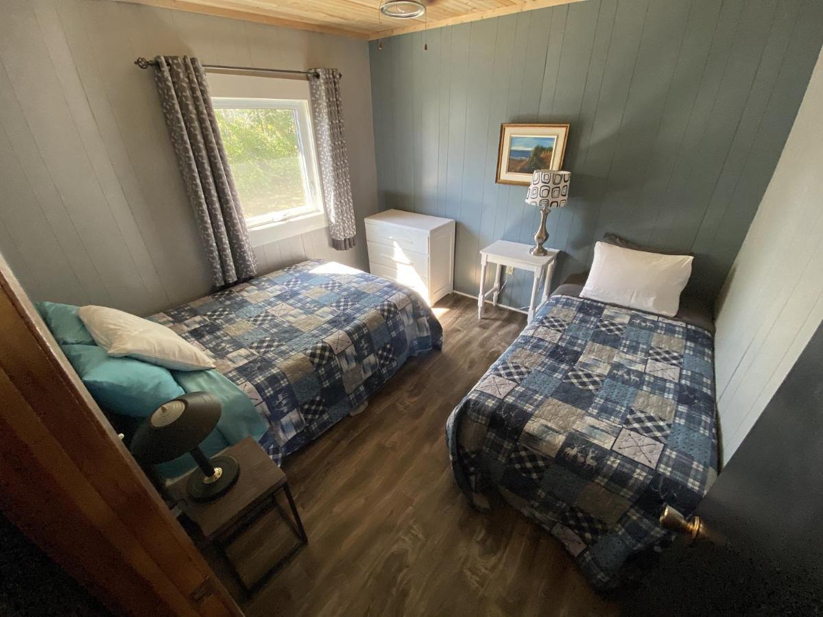 The Pines Motel And Cottages Rustico Bagian luar foto