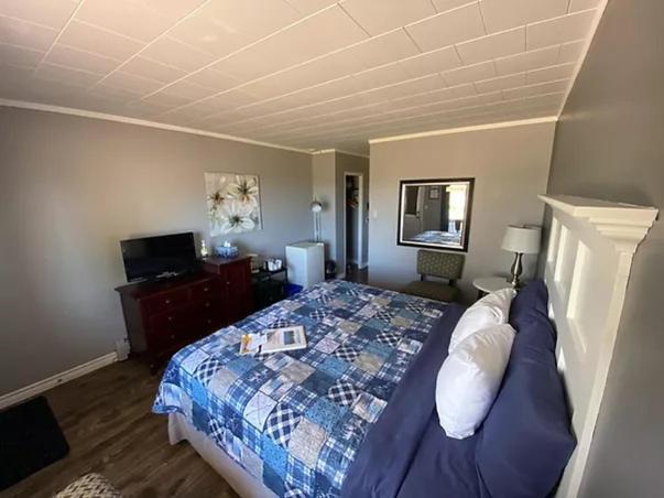 The Pines Motel And Cottages Rustico Bagian luar foto