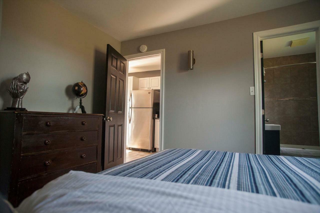 The Pines Motel And Cottages Rustico Bagian luar foto